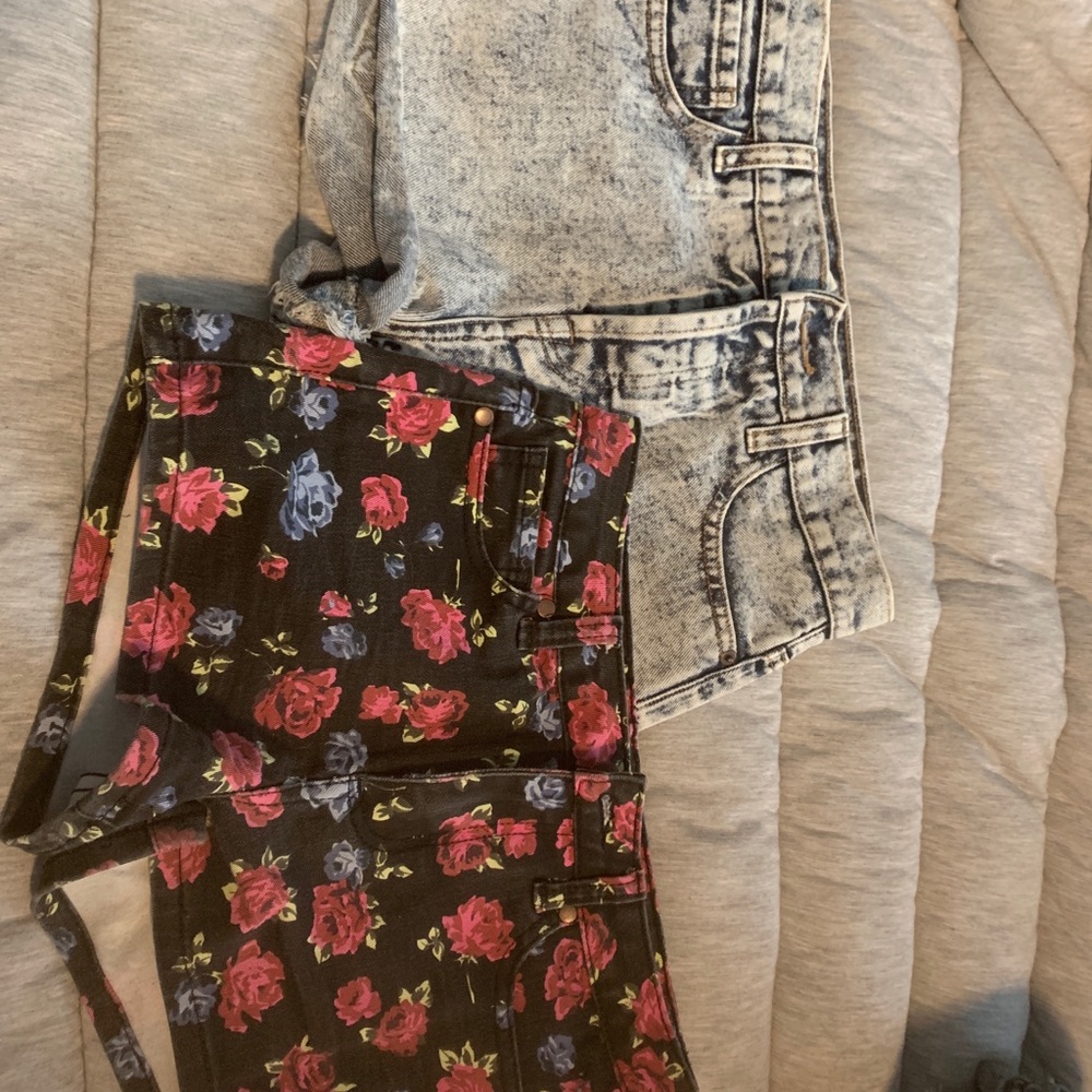 Set of 2 women’s jean shorts